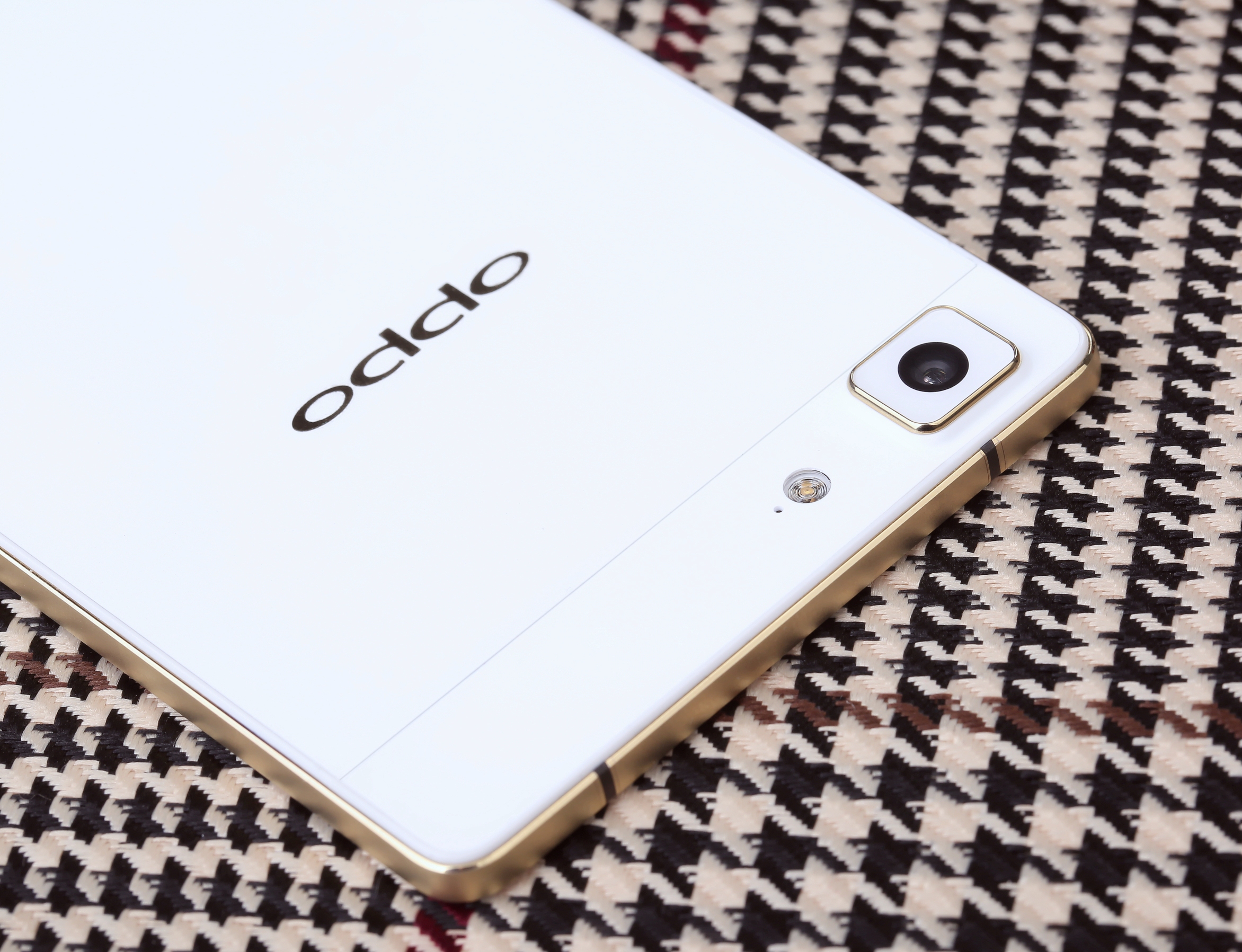 Oppo представила улучшенный вариант модели R5