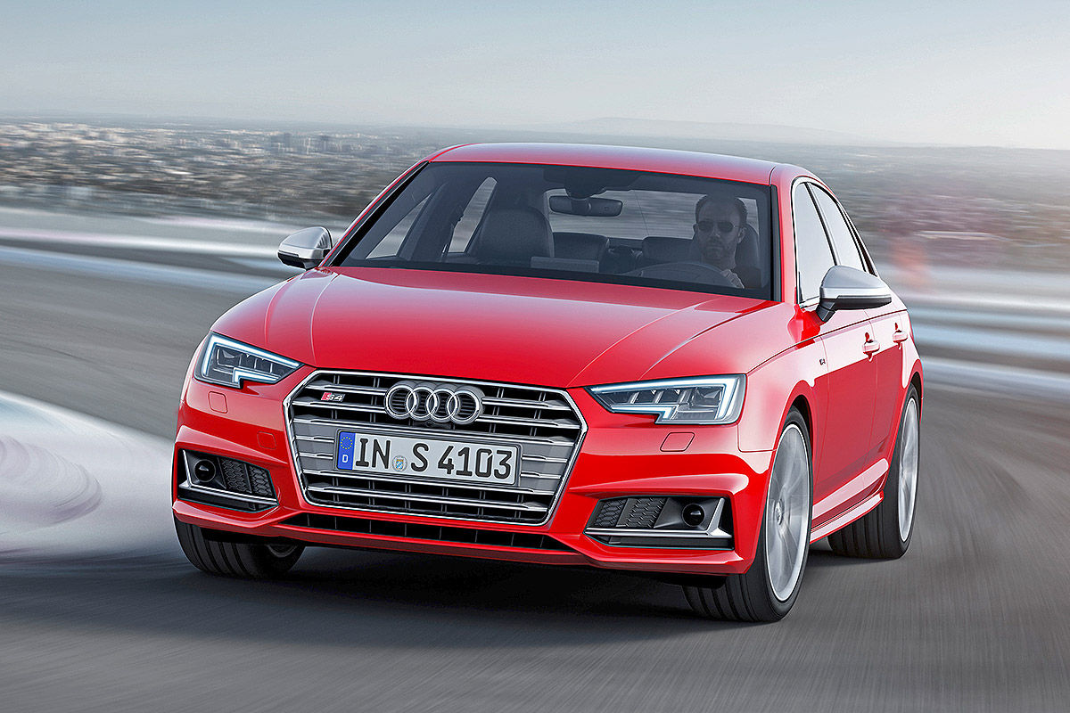 Новый Audi S4 на автосалоне IAA 2015 во Франкфурте-на-Майне