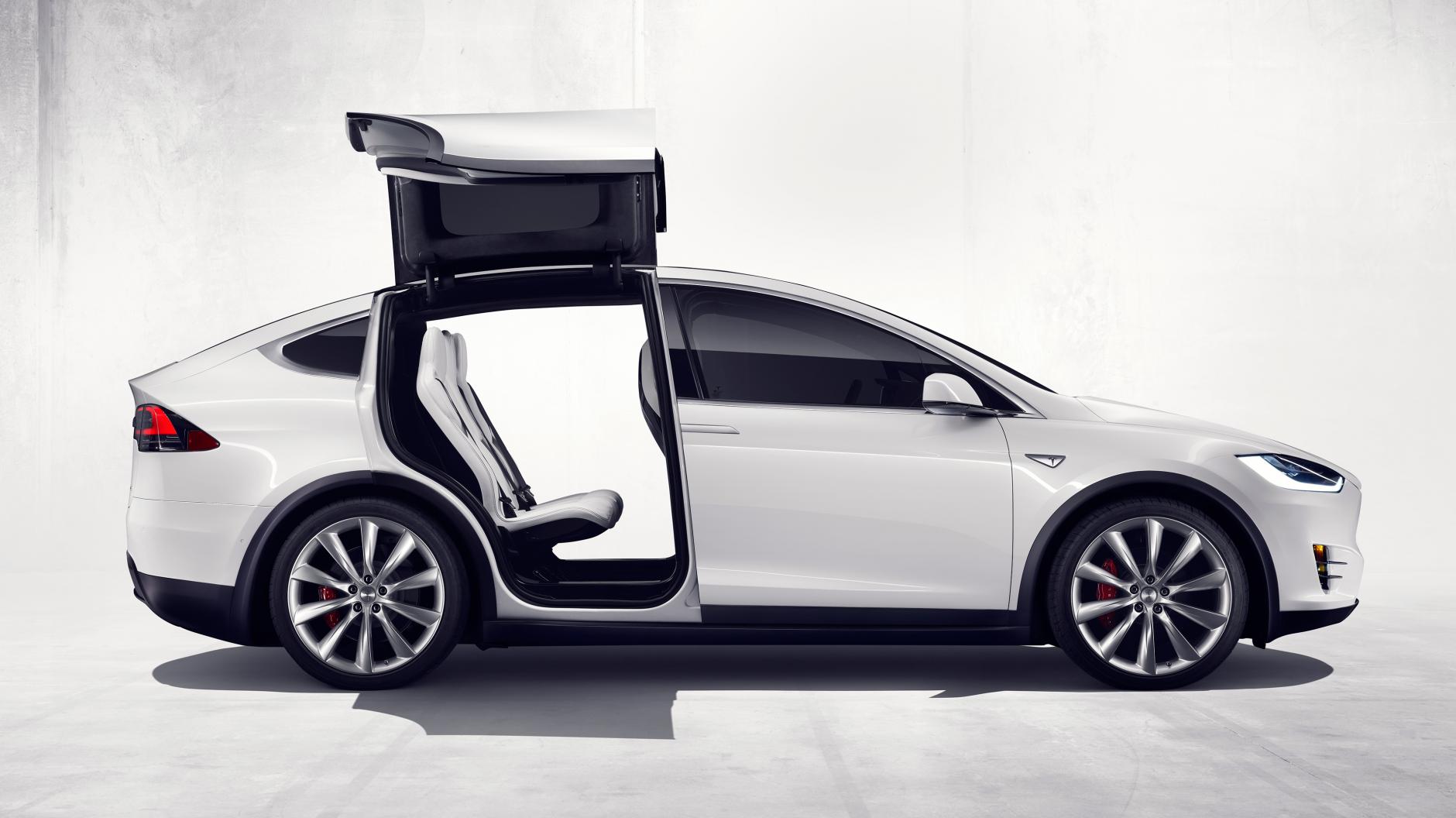 Tesla представила электрокроссовер Model X