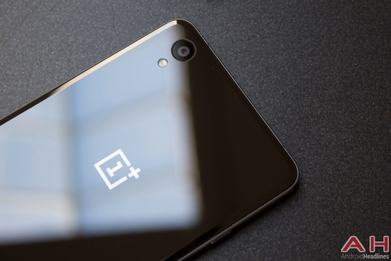 OnePlus-X-Cermaic-AH-3-1600x1067