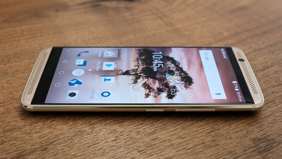 ZTE-Axon-7-_1