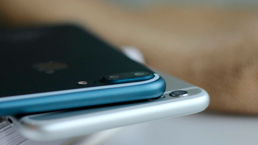 iPhone-Deep-Blue-1