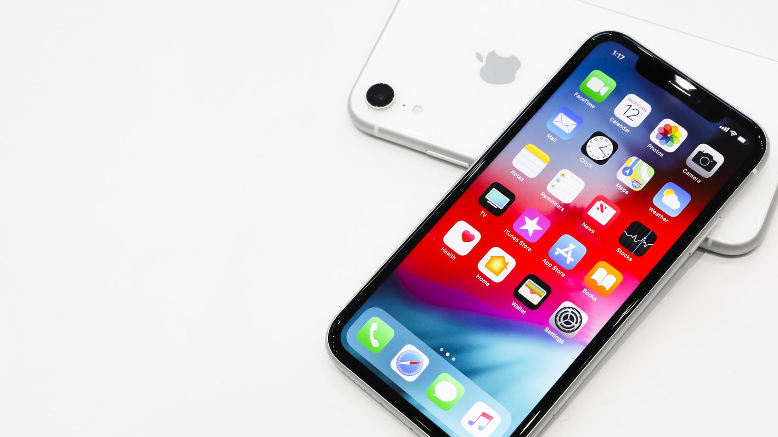 Вы будете в шоке: на Avito продают места в очереди за новым iPhone XS