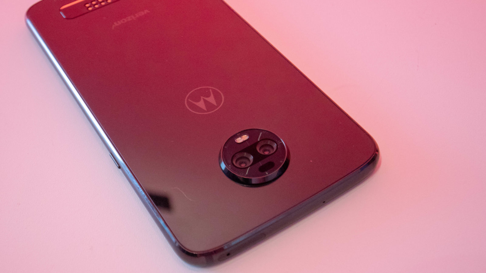 Дизайн Moto Z4 слили в интернет