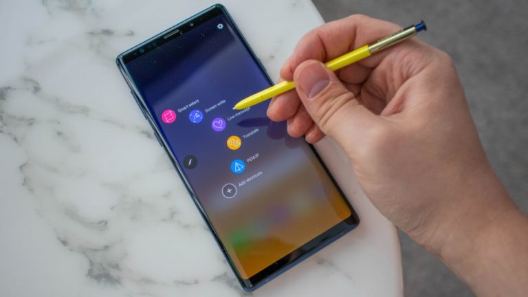 Появились живые снимки фронтальной панели Samsung Galaxy Note10
