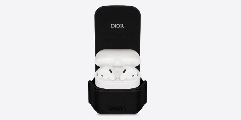 Для настоящих ценителей: Dior выпустил чехол для AirPods