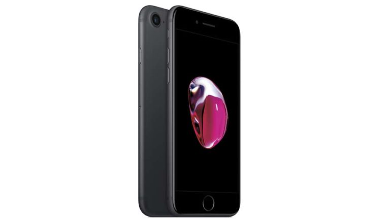 iPhone 7 подешевел в России на 50%