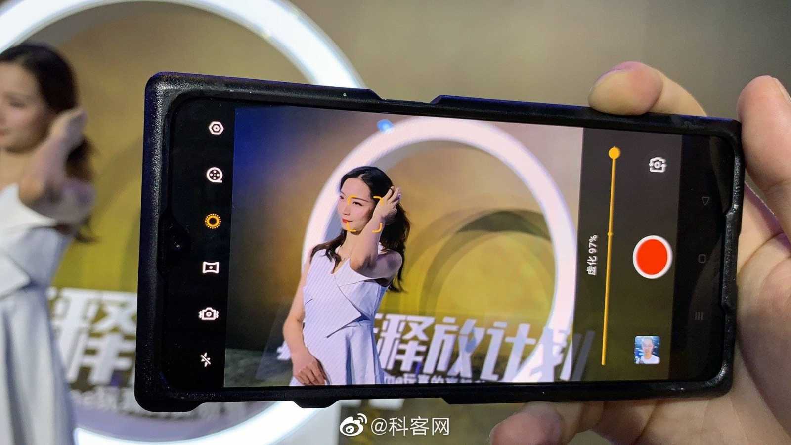 В Сети появились живые снимки Realme с 64 МП камерой