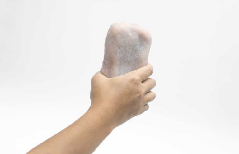 чехол из иск человеческой кожи