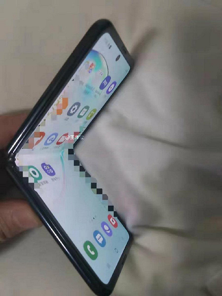 Samsung Fold New 1