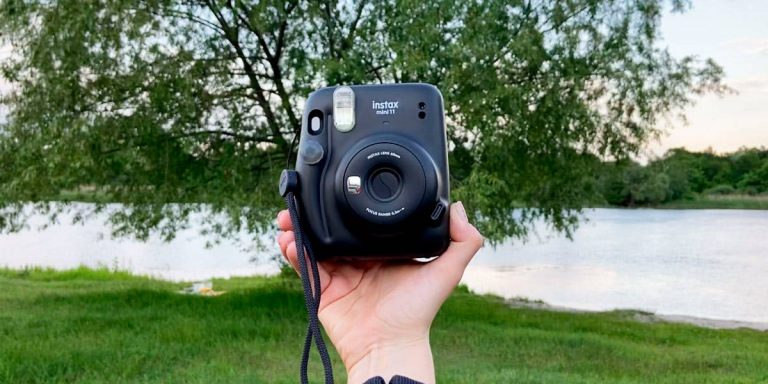 Обзор Instax Mini 11: ничего лишнего