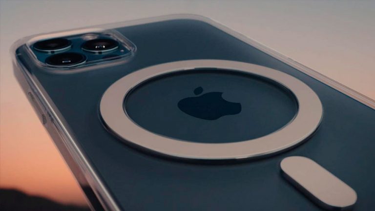 iPhone 12 MagSafe