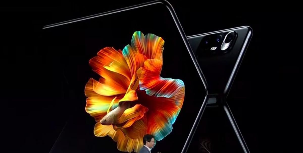 Смартфон Xiaomi Mix Fold показали вживую после анонса