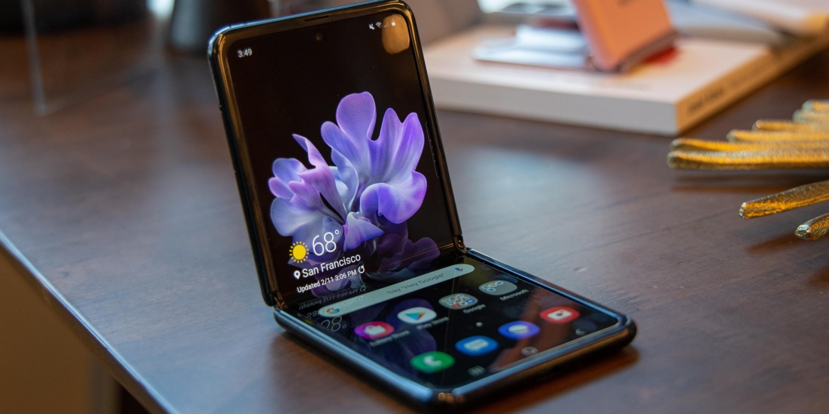 Samsung готовит к выходу раскладные смартфоны