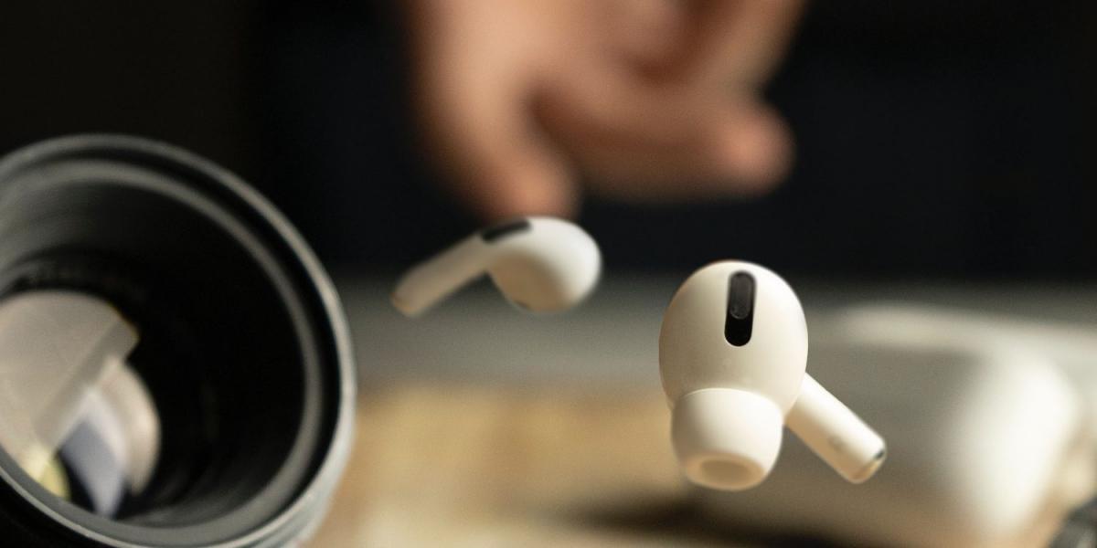 Apple запатентовала технологию, которая позволит AirPods узнавать человека по уху
