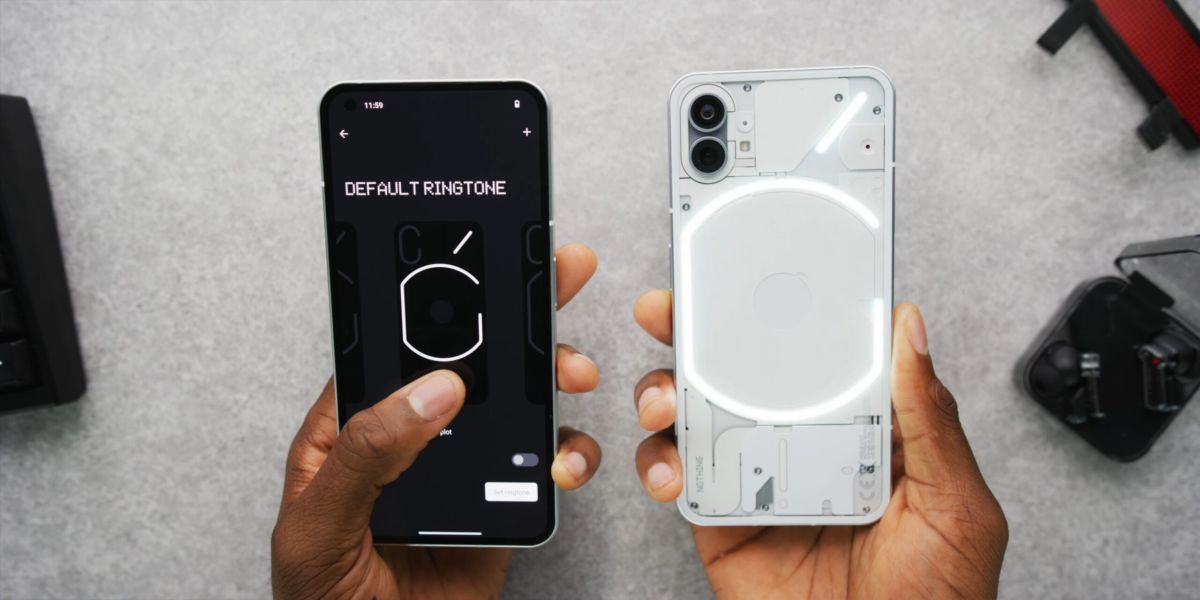 Прозрачный смартфон Nothing Phone (1) с подсветкой появился в «М.Видео»