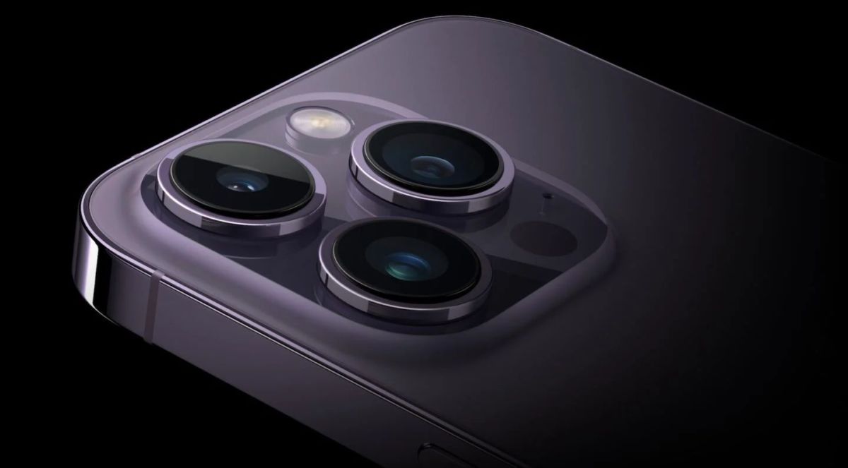 Apple объяснила проблемы с полосками на экране iPhone 14 Pro и 14 Pro Max