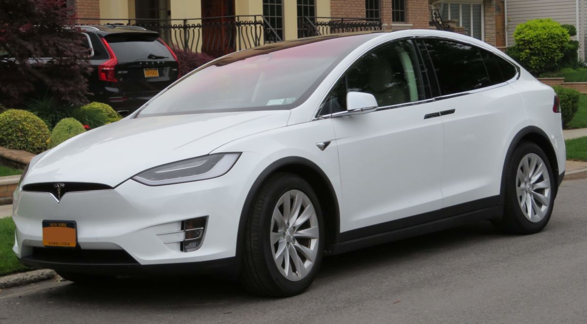 В Tesla Model S и Model X появилась поддержка Steam