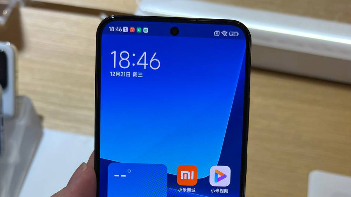 Базовый Xiaomi 13 в тёмном цвете показали на живых фото