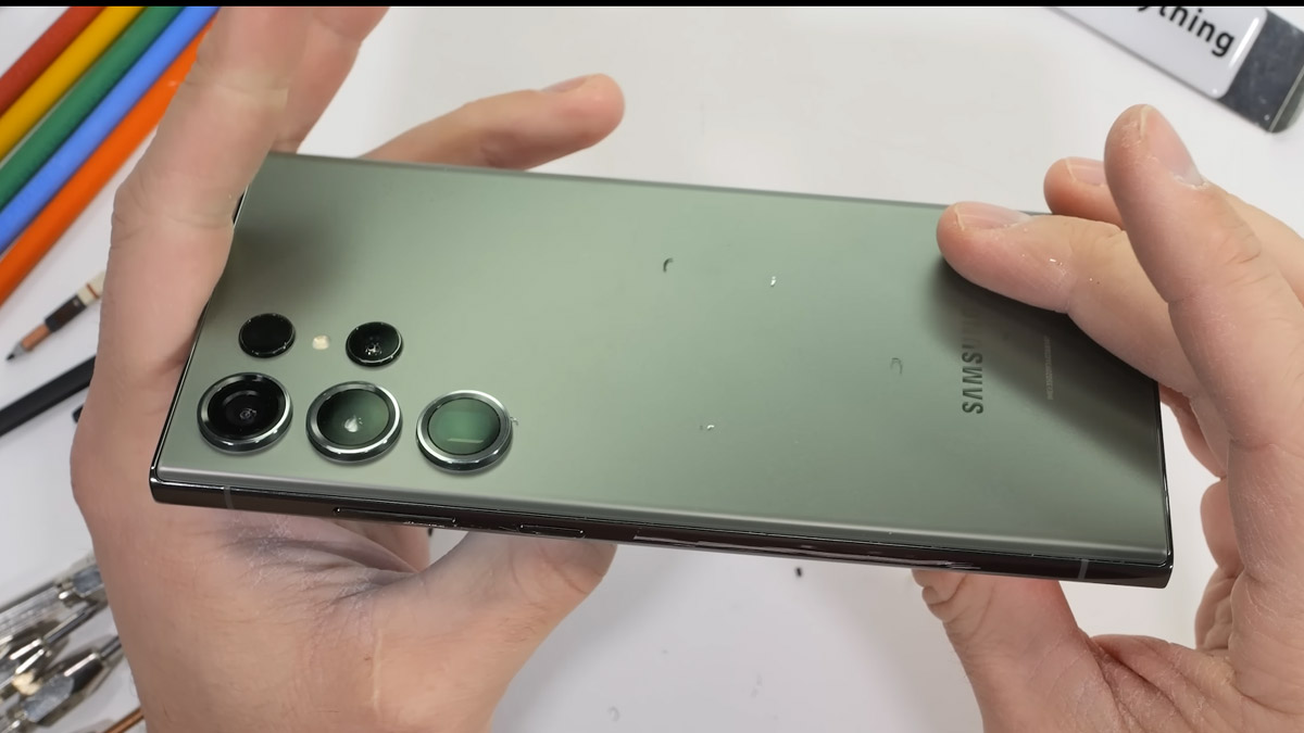 Samsung Galaxy S23 Ultra показал крепкий корпус во время теста на прочность