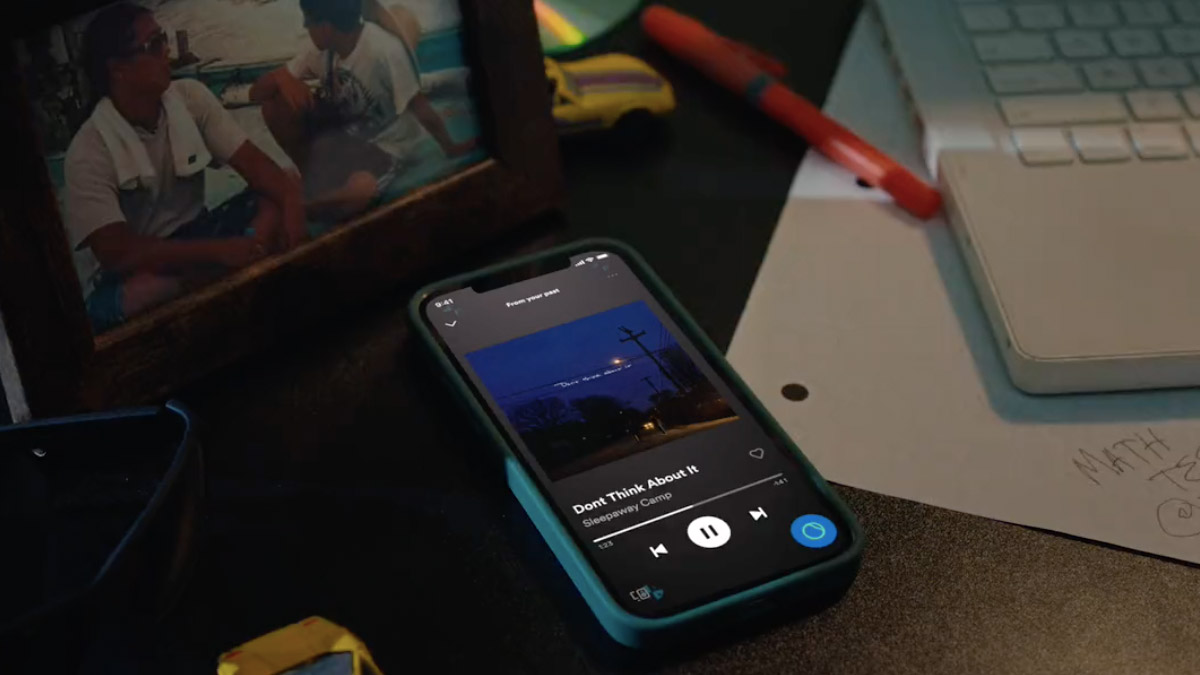 Spotify запустил персональную ИИ-радиостанцию с виртуальным диджеем