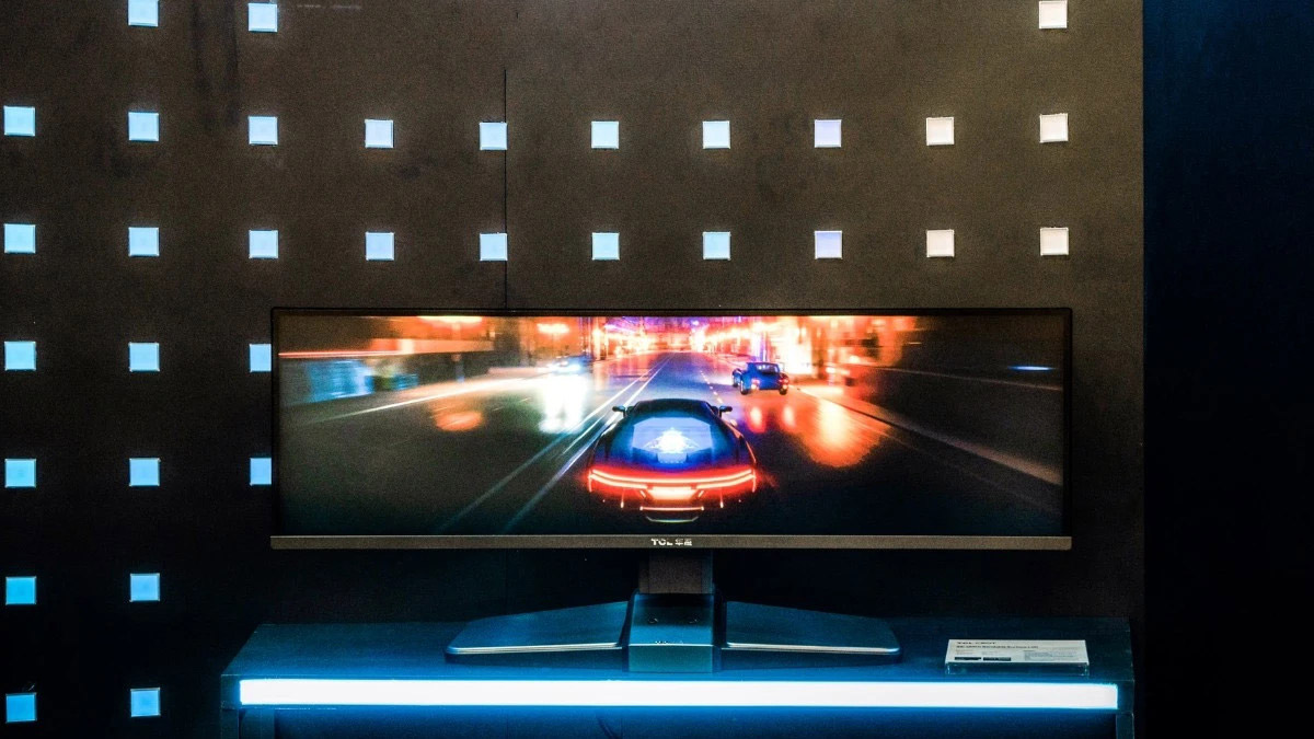 TCL анонсировала уникальный сгибаемый 49-дюймовый LCD-монитор
