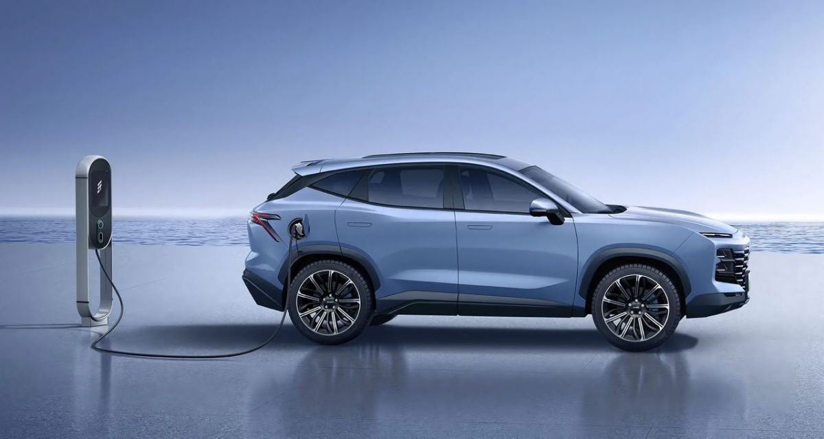 Автопроизводитель Jetour представил кроссовер-пауэрбанк Dasheng i-DM 2023