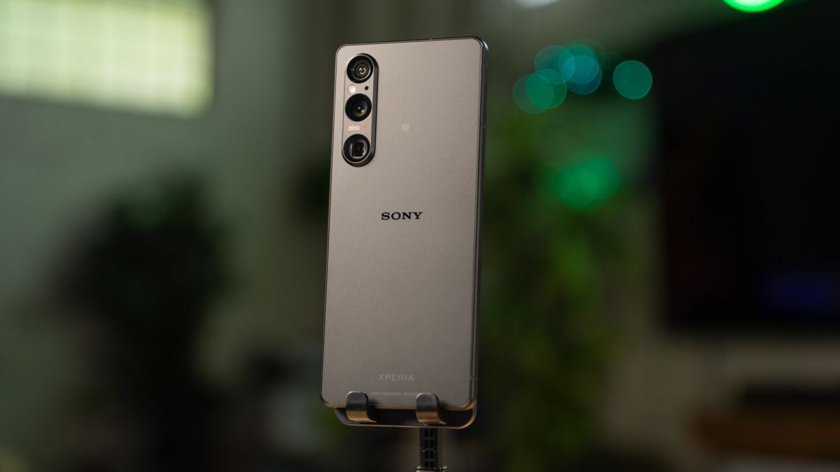 Флагманский камерофон Xperia 1 V во всех расцветках показали на живых фото