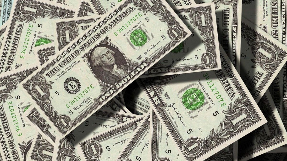 Российские банки резко подняли курсы доллара и евро