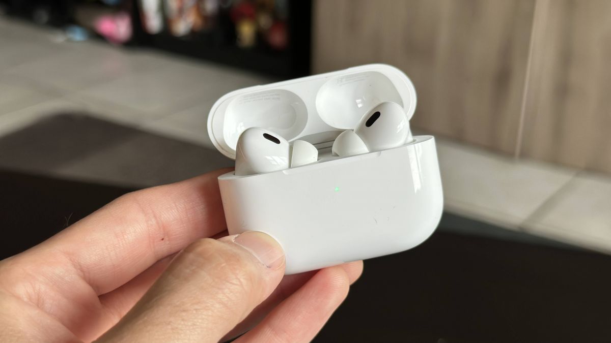 Apple готовит к выпуску наушники AirPods с датчиком температуры и новой зарядкой