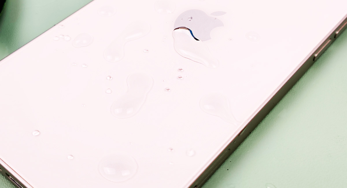 iPhone в воде