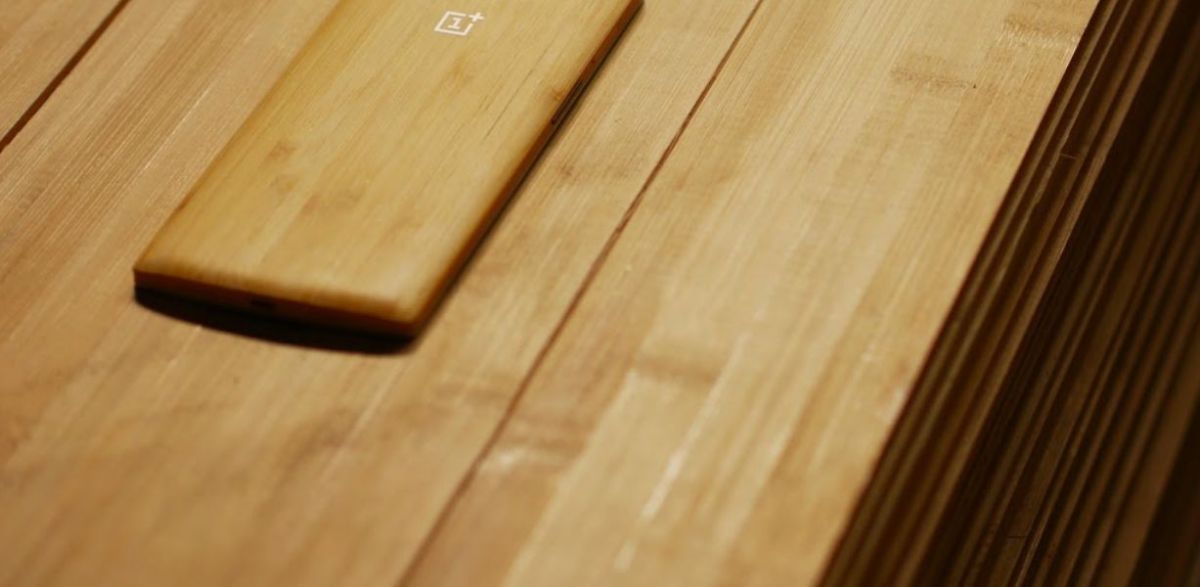 Флагманский OnePlus 12 может получить версию с деревянным корпусом: фото