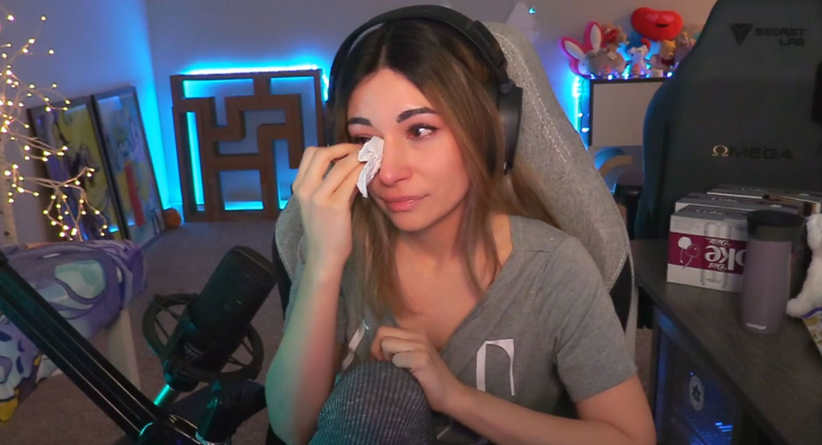Twitch разрешил танцевать стриптиз и показывать грудь