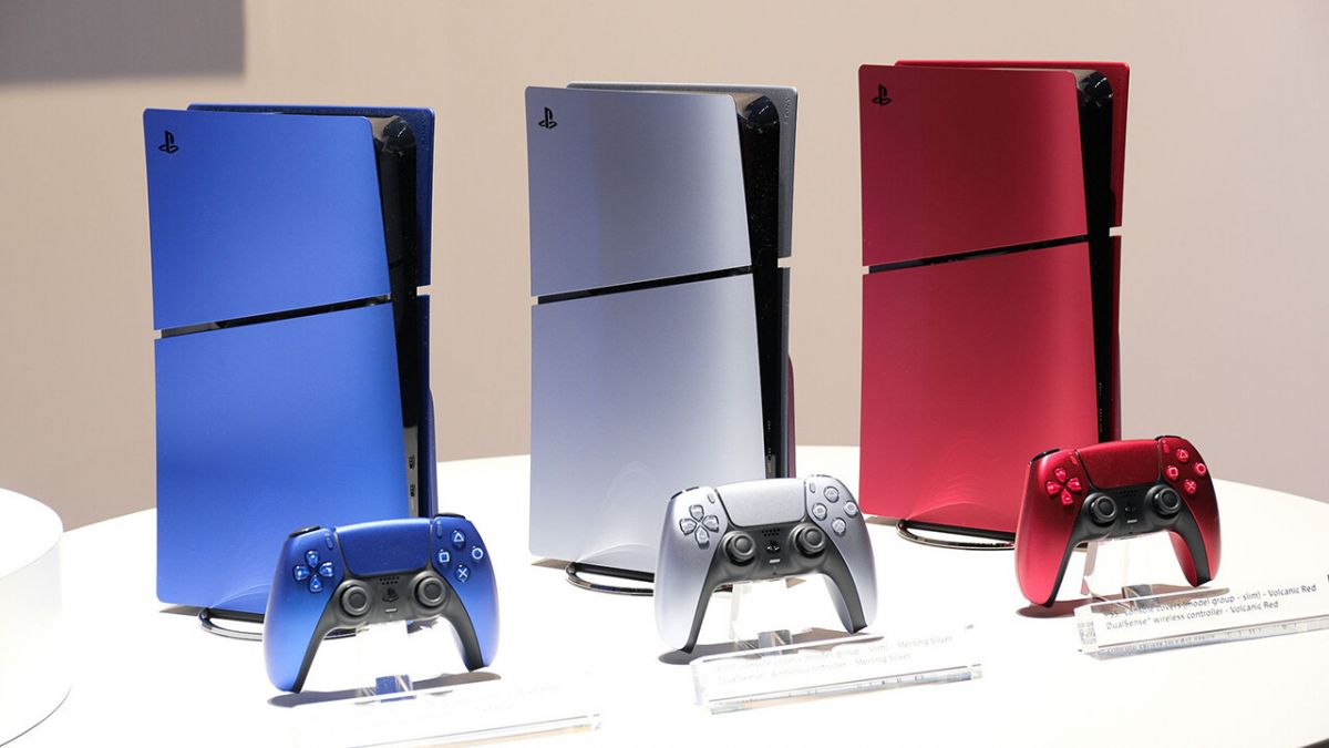 Sony показала PS5 Slim с разноцветными боковыми панелями