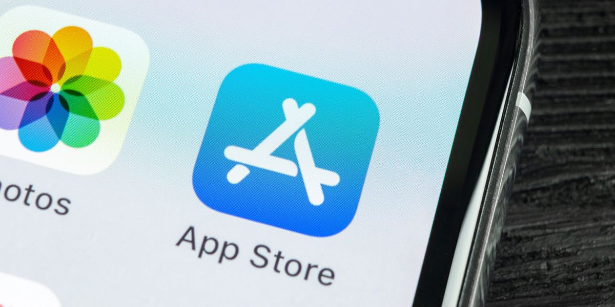 Приложения трех российских банков удалили из App Store