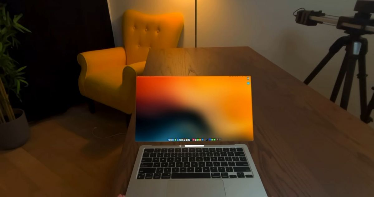 Техноблогер создал по-настоящему безрамочный MacBook