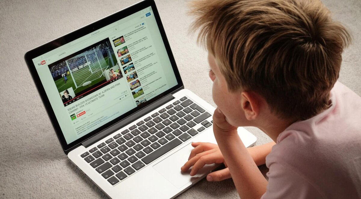 Ролики с YouTube могут остановить развитие речи у детей