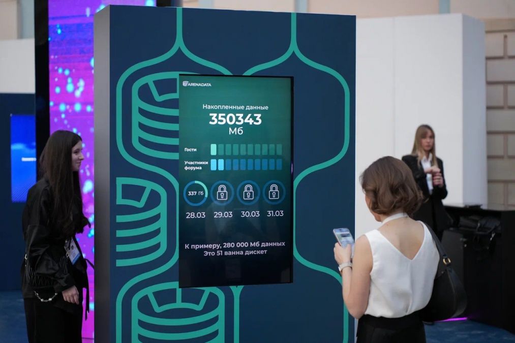 Посетители Art Russia / Арт Россия 2024 создали первую цифровую картину в истории ярмарки