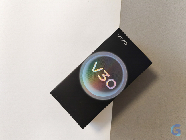 Обзор Vivo V30: аура изумрудного леса