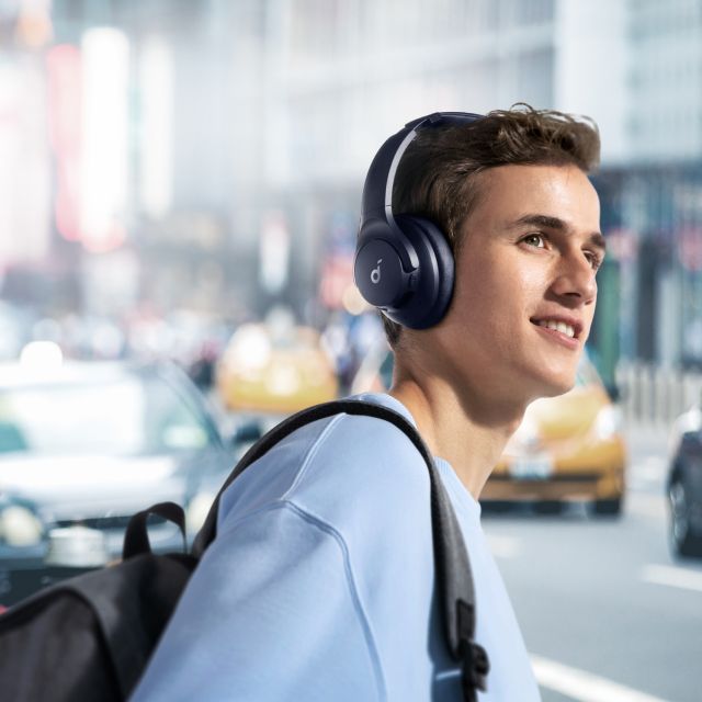 Беспроводные полноразмерные наушники SOUNDCORE Q20i с активным шумоподавлением появились в России
