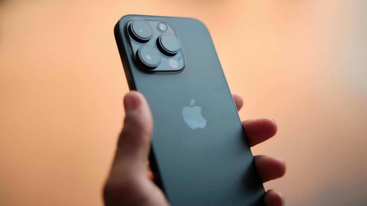Цены iPhone 15 и iPhone 15 Pro на Авито снизились на 25%
