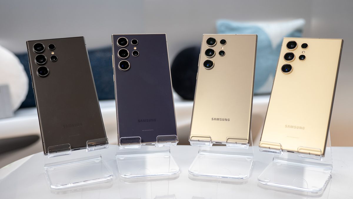 Титановый Samsung Galaxy S24 Ultra подешевел в России на 40%