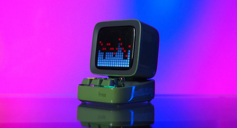 Обзор Divoom DitooMic: колонка с караоке в стиле ретро-компьютера 