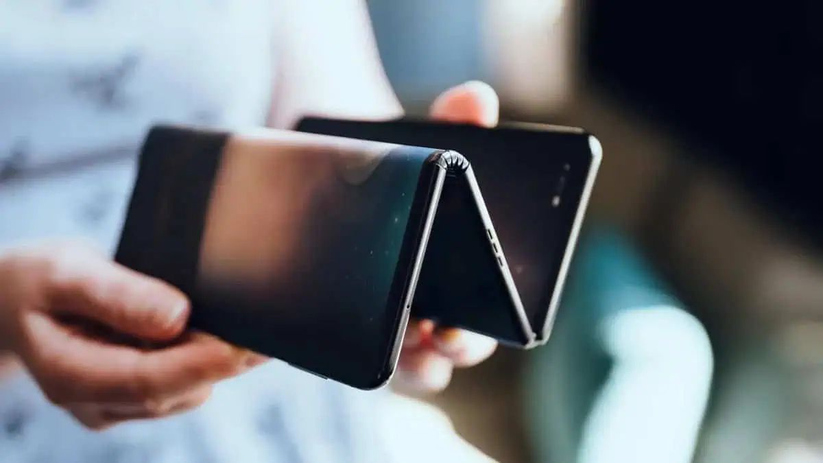 Тройную раскладушку HUAWEI показали на «шпионском» фото