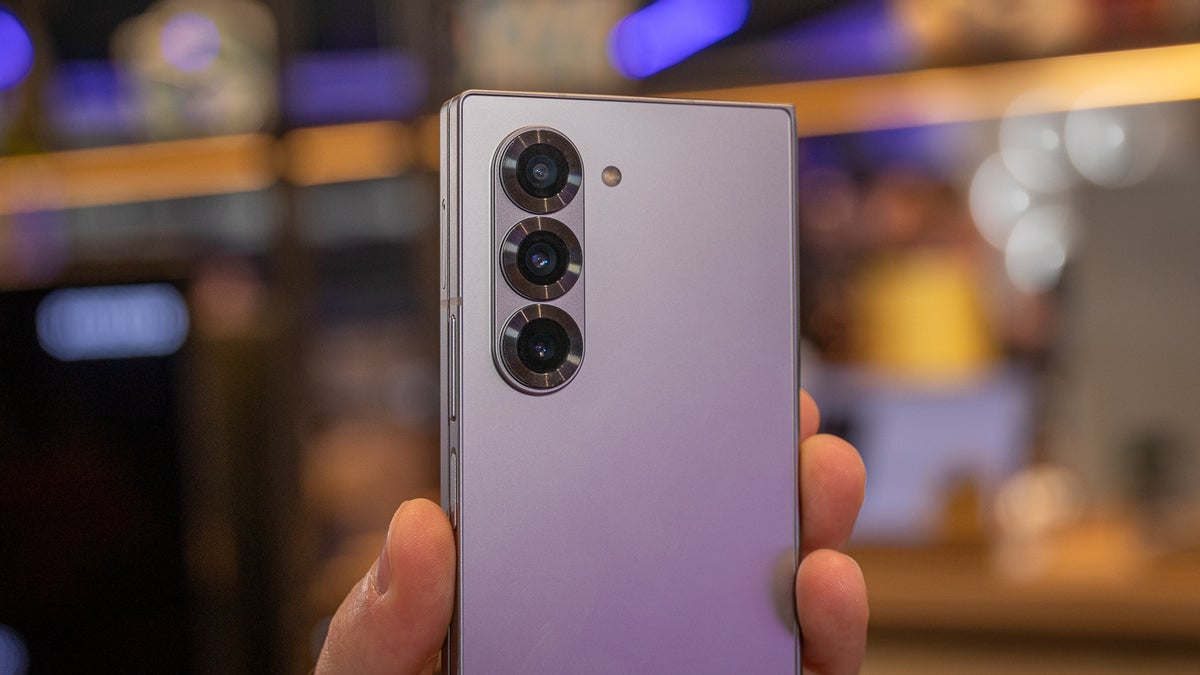 Владельцы новых Samsung Galaxy Z Fold6 жалуются на облезающую краску