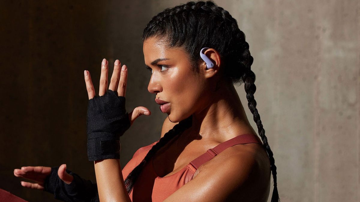 Apple представила фитнес-наушники Powerbeats Pro 2 с пульсометром