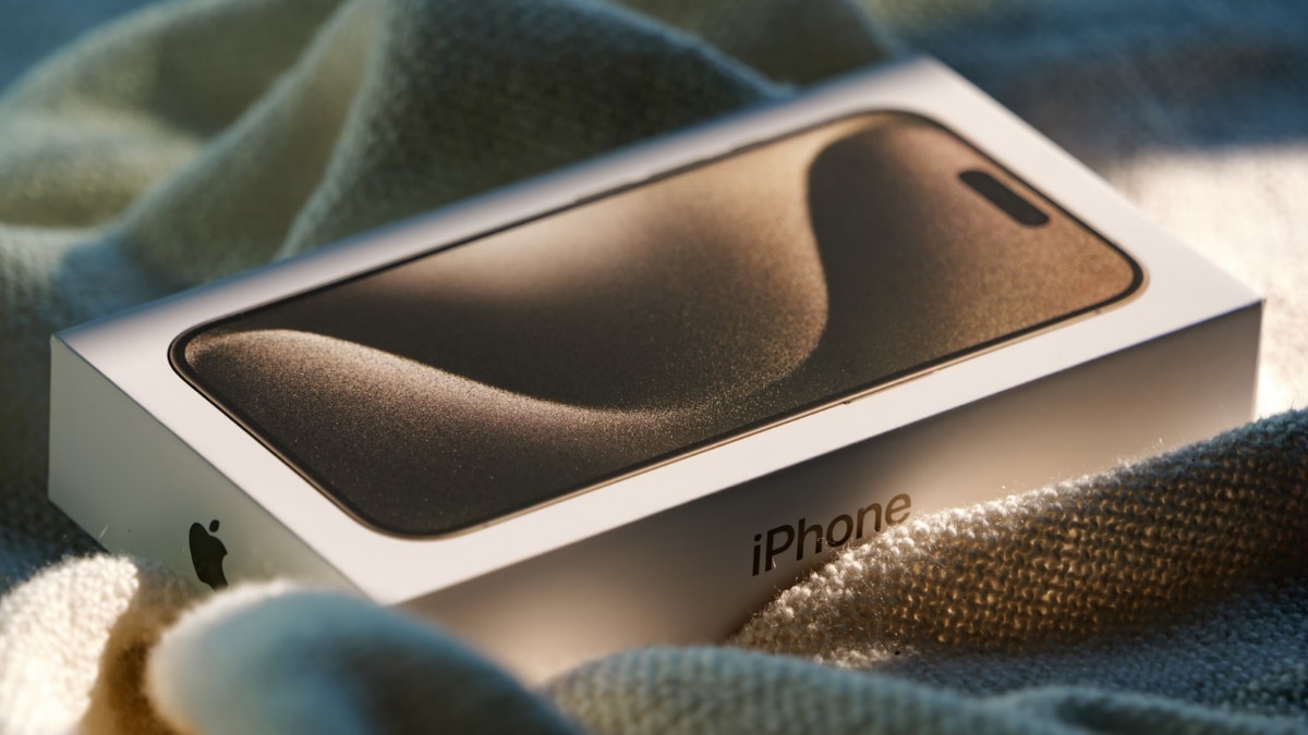 Россиянин заказал iPhone 16 Pro Max, а получил банку кильки «За Родину»