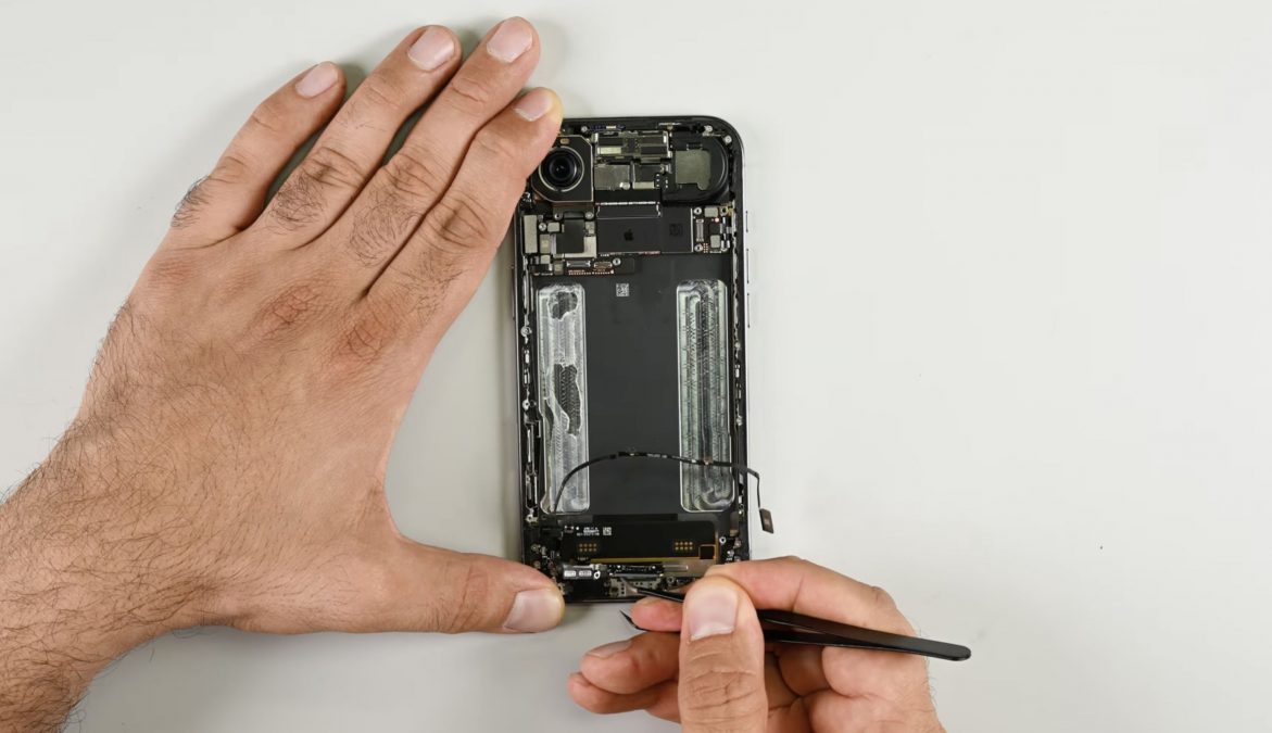 iPhone Air оказался тонким, но ремонтопригодным: разбор iFixit