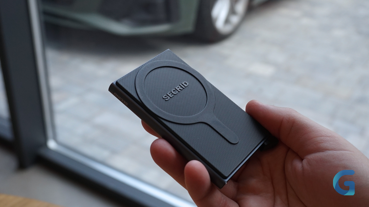 Кошелек картхолдер Secrid с MagSafe для iPhone