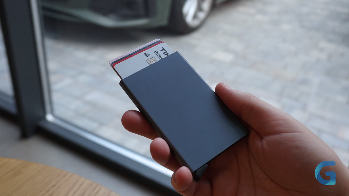 Кошелек картхолдер Secrid с MagSafe для iPhone